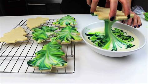 Flood the cookie with green color royal icing. Marbled Royal Icing Sugar Cookies - Easy Recipe & Tutorial