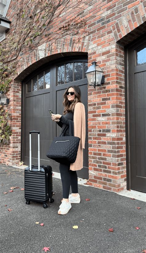 Comfortable And Stylish Travel Outfit Idea The Zhush