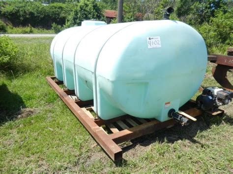 1600 Gallon Water Tank And Pump Jm Wood Auction Company Inc