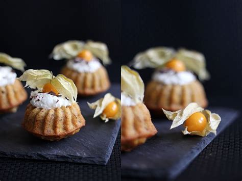 Die geraspelten möhren in einem küchentuch oder in küchenkrepp ausdrücken. Möhren-Walnuss-Mini-Gugl mit Sahne-Tuff | eatbakelove ...