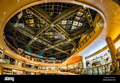 North Atrium Of Suntec City Mall Singapore Stock Photo Alamy