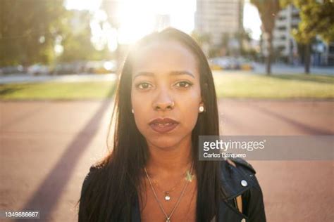 Dark Skinned Black Woman Portrait Photos Et Images De Collection