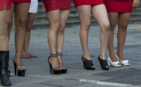 Crónicas Urbanas Prostitutas Se Protegen De Redadas Con Amparos Noticias De México Y El Mundo