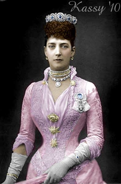 Queen Alexandra S Dress Has A Stomacher Panel Probably Made Of Lace Surrounding Her Fichu That