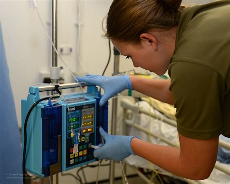 Army Nurse Operating Medical Equipment At Camp Bastion Hos Flickr