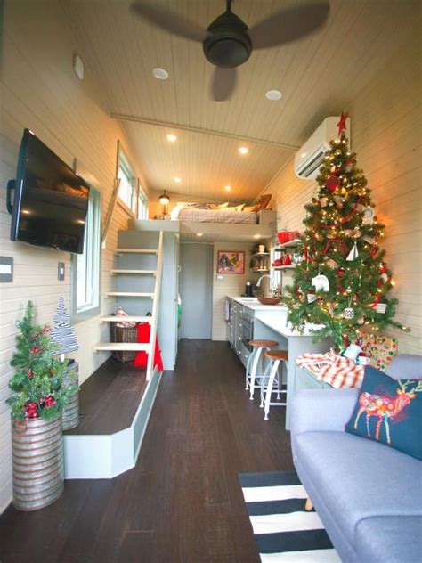 Tour 3 Tiny Houses Decorated For The Holidays Small House Decorating