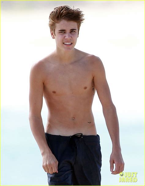 Justin Bieber Shirtless In Cabo With Selena Gomez Photo 2615495