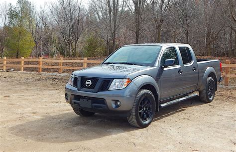 Pickup Review 2018 Nissan Frontier Midnight Edition Driving