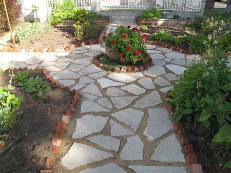 Decomposed granite can be washed away by flowing water, so choosing flat ground makes it last longer. FOUNDATION DESIGN - LOS ANGELES MODERN LANDSCAPE DESIGN ...