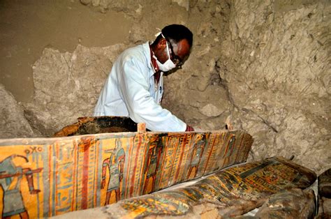 3 500 year old egyptian mummies discovered near valley of the kings observer