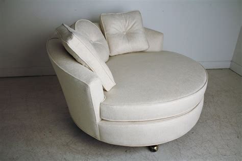 Our huge custom beds aren't just large, they're also comfortable and custom made. Oversized Round Lounge Chair at 1stdibs