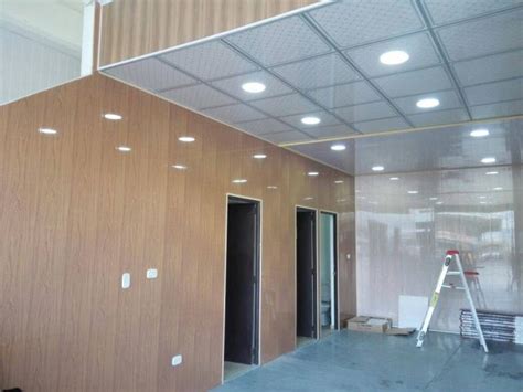 Lightweight, coffered pvc ceiling tiles add a luxurious touch and make any room feel fresh and new these plastic ceiling tiles are available in chic black or a bright white finish and deep or shallow. Modern Finishing PVC Ceiling Tiles For Kitchen Decoration ...