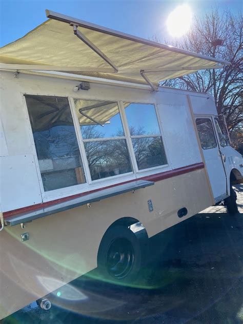 Chevrolet P30 Inspected Mobile Kitchen Food Truck With New Engine For