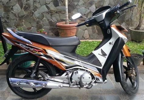 Oleh karena itulah motor bebek ini sering dijadikan sebagai motor balap untuk mengikuti. Harga Motor Bekas Honda Supra X 125 Fi Masih Stabil, Ini ...