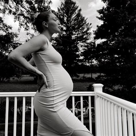 Gigi Hadids Baby Bump Album Models Pregnancy Pics