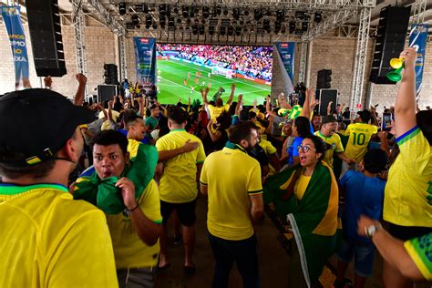 torcida comparece em peso no fan fest e vibra com a vitória do brasil contra a coréia do sul por