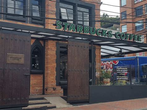 🌏 Starbucks Zona G Bogotá Cafetería Pastelería Internacional