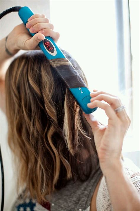 How To Get Curly Hair With A Straightener