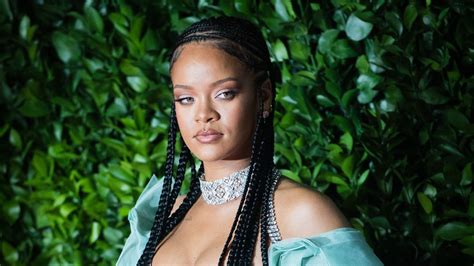 Rihanna Becomes The Worlds Wealthiest Female Musician Apparatus