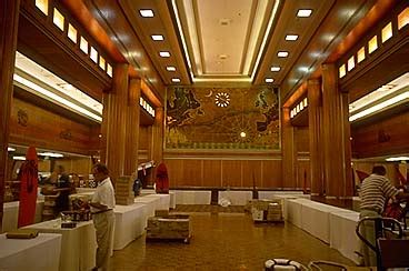 Food is hit and miss in the main dining room. Queen Mary Dining Rooms