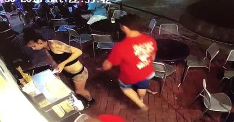 Video Waitress Body Slams Customer Who Groped Her Cbs Los Angeles