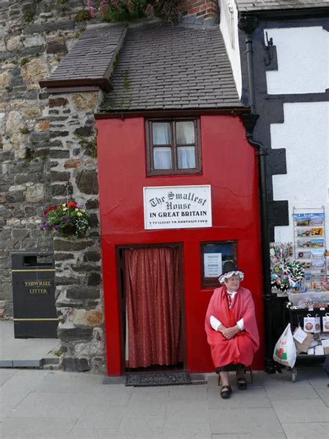 The Smallest House In Great Britain Also Known As The Quay House Is A