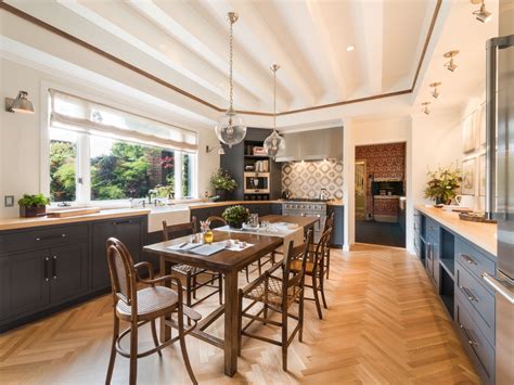 Whether you want inspiration for planning kitchen dining room flooring or are building designer kitchen dining room flooring from scratch, houzz has 286 pictures from the best designers, decorators, and architects in the country, including hsu mccullough and general assembly. 20 Dining Room And Kitchen Interior Combo Ideas #18307 ...