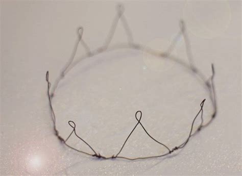 See more ideas about wire crown, wire jewelry, tiara. DIY Wire Crown | Wire crown, Diy crown, Handmade wire