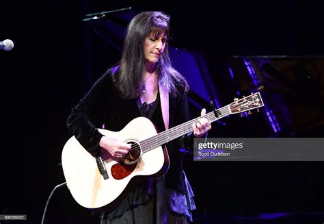 Singer Songwriter Karla Bonoff Performs Onstage At Thousand Oaks ニュース写真 Getty Images