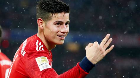 Navarro publicado el 21/06/2021 13:51 ; James 'responde' con un hat-trick a la vuelta de Zidane al ...