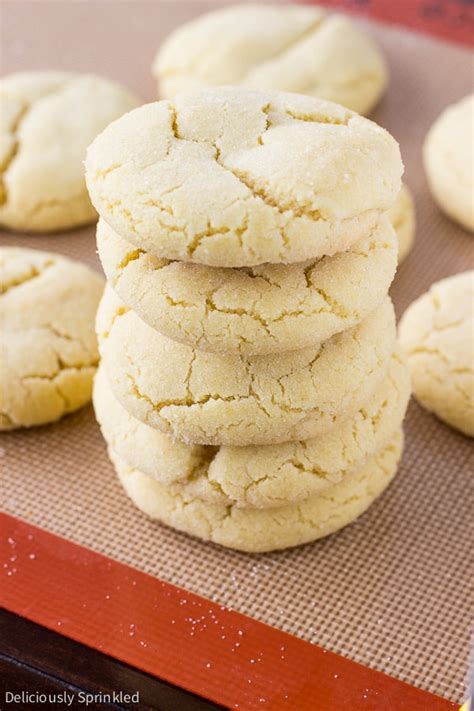 Cookies that don't have sugar, gluten, or refined sugar, and *don't* require an oven? Soft Sugar Cookies | Deliciously Sprinkled