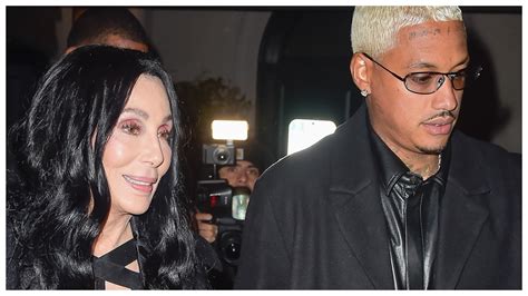 Cher 76 Defends Relationship With 36 Year Old Boyfriend Love Doesn