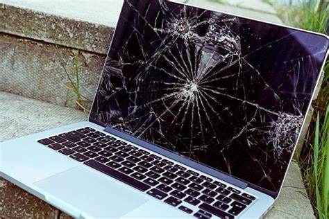 How To Repair A Damaged Laptop Screen Of Laptop Laptop Screen Repair