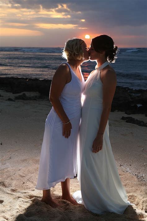 Lesbian Beach Wedding Lesbian Bride Cute Lesbian Couples Same Sex Wedding Lesbian Wedding