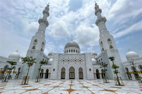Foto Masjid Raya Sheikh Zayed Solo Resmi Dibuka Puji Tempuh 7