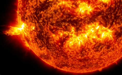 Descendants of the sun (태양의 후예; Neutrinos shine new light on fusion reactions in the Sun ...
