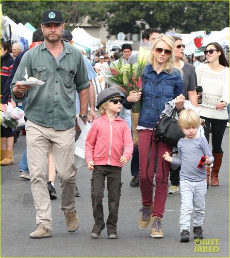 Naomi Watts And Liev Schreiber Farmers Market With The Kids Photo
