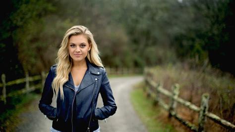 Kelsea Ballerini Tours The Country Music Hall Of Fame