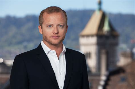 Mit comparis.ch preise von versicherungen, bankprodukten und immobilien in der schweiz vergleichen. Comparis.ch Zurich Switzerland. Portrait standard for the ...