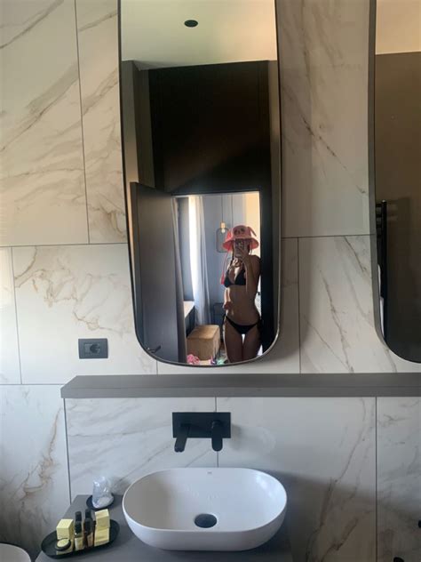 Mirror Selfie Hotel Bathing Suit Swimsuit Bikini Summer Aesthetic Pose Idea Poses Suit