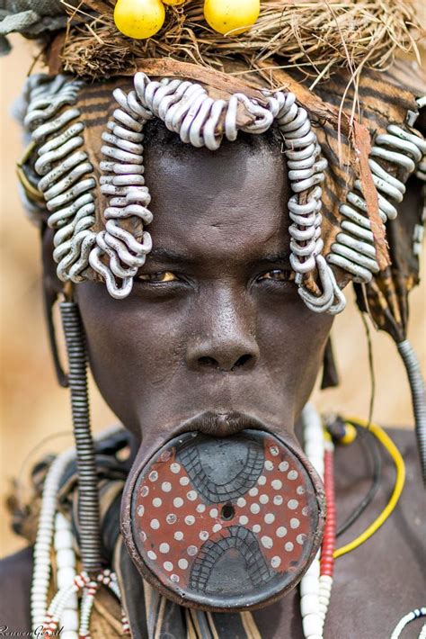 Pin By Stephen Williams On African Tribe Women Tribes Women Mursi Tribe Woman Mursi Tribe