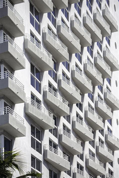 White Concrete Building During Daytime Hd Phone Wallpaper Peakpx