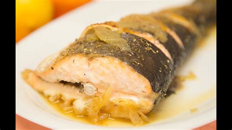 El salmón al horno es una de las mejores formas de preparar el salmón. Cómo hacer Salmón al horno con tomillo y limón. Receta ...