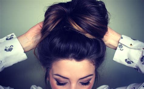 The tendency on dishevelment, ease, and carelessness allows creating it on the hair of different lengths and for various life situations. How to do a messy bun with long hair - 3 secrets | Hair ...