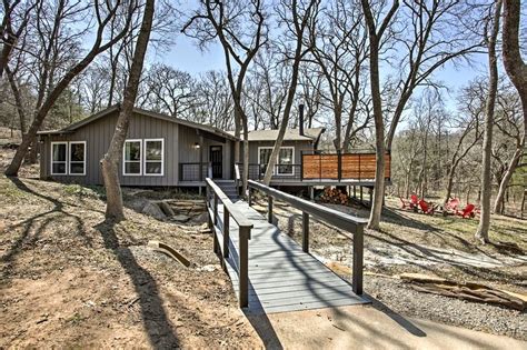 Check spelling or type a new query. 'Lakecrest Retreat' - 1/2 Mi to Lake Texoma Marina ...