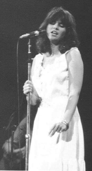 Pin By Brenda Thensted On Linda Ronstadt Linda Ronstadt White Dress