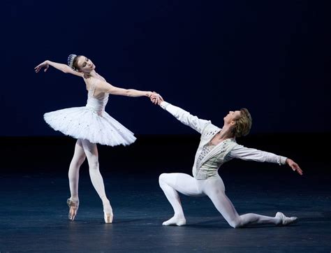 Jewels Die Bolshoi Ballett Saison 202122 Live Im Gloria Palast