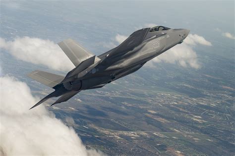 Lockheed martin beat other contenders for the contract, including the multinational. 한국 첫 스텔스 전투기 F-35A 1호기 떴다