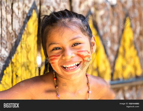 裸の先住民族の女の子 Whitteronline