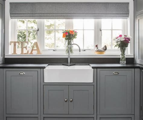 Its generous proportions come as a single or double bowl & are crafted from ceramic & come in glossy white finish. A double belfast sink and quooker fusion tap | Modern ...